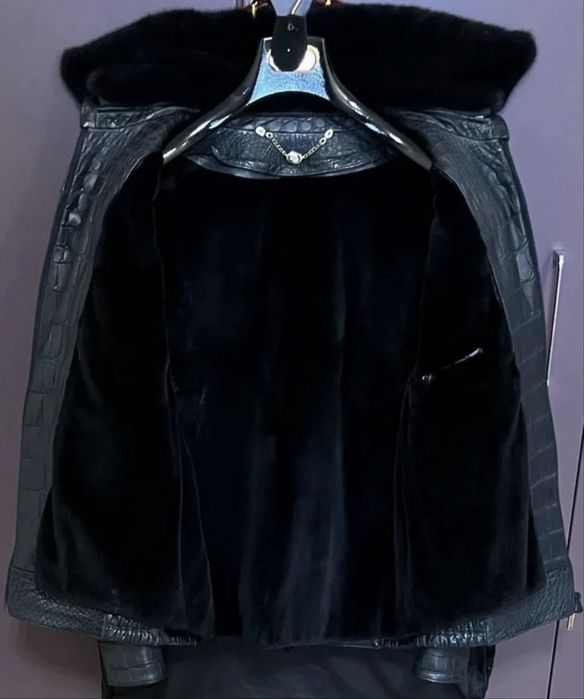 Продам куртку из кожи крокодила