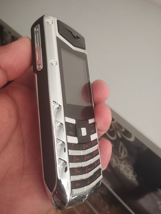 Vertu Ferrari телефоны для связи