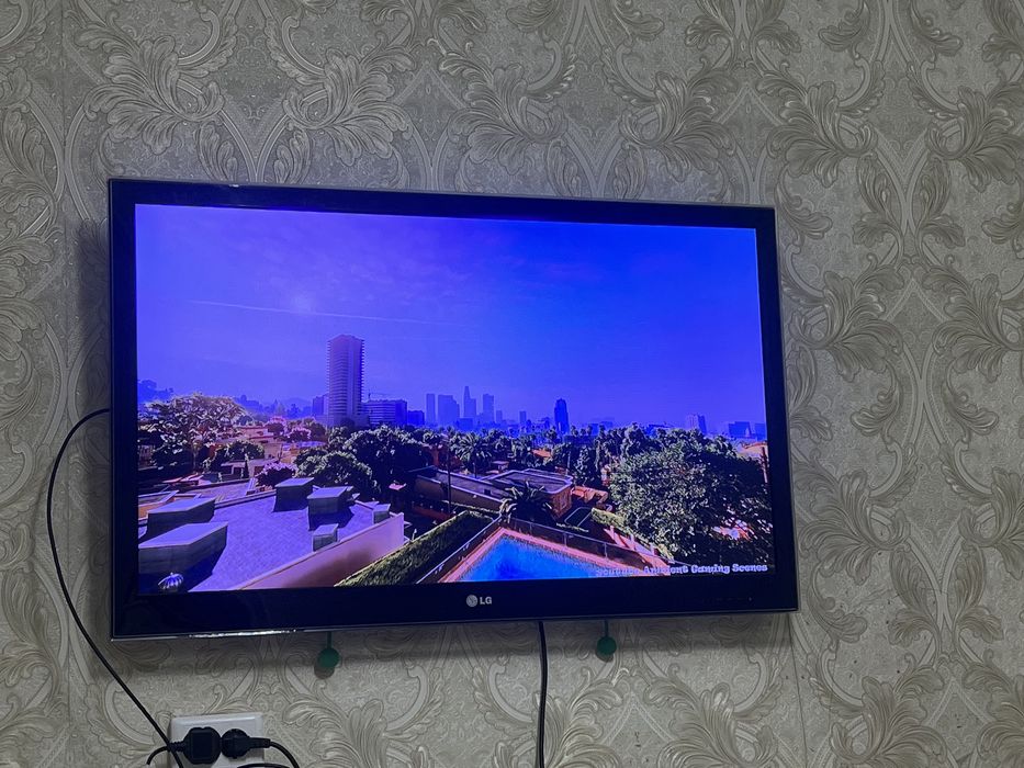 Телевизор LG старый