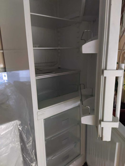 Frigider cu congelator Liebherr 7081934-06 - Stare impecabilă