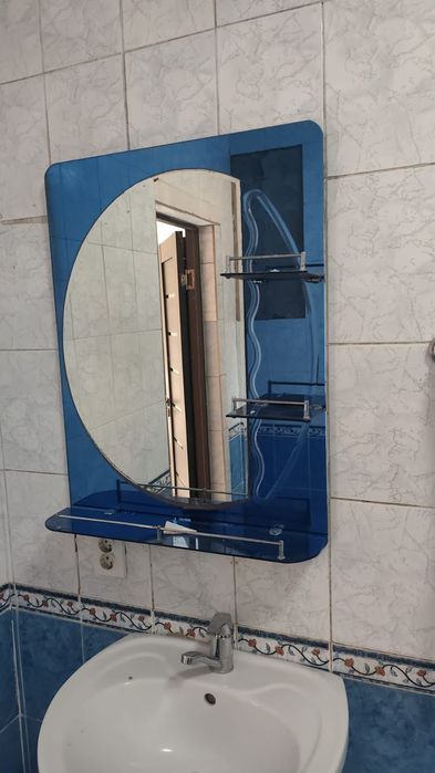 Зеркало ,унитаз и раковина