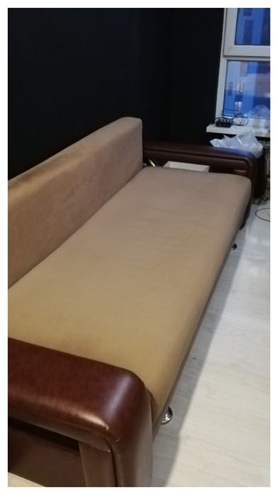 Диван , коричневого цвета  продается