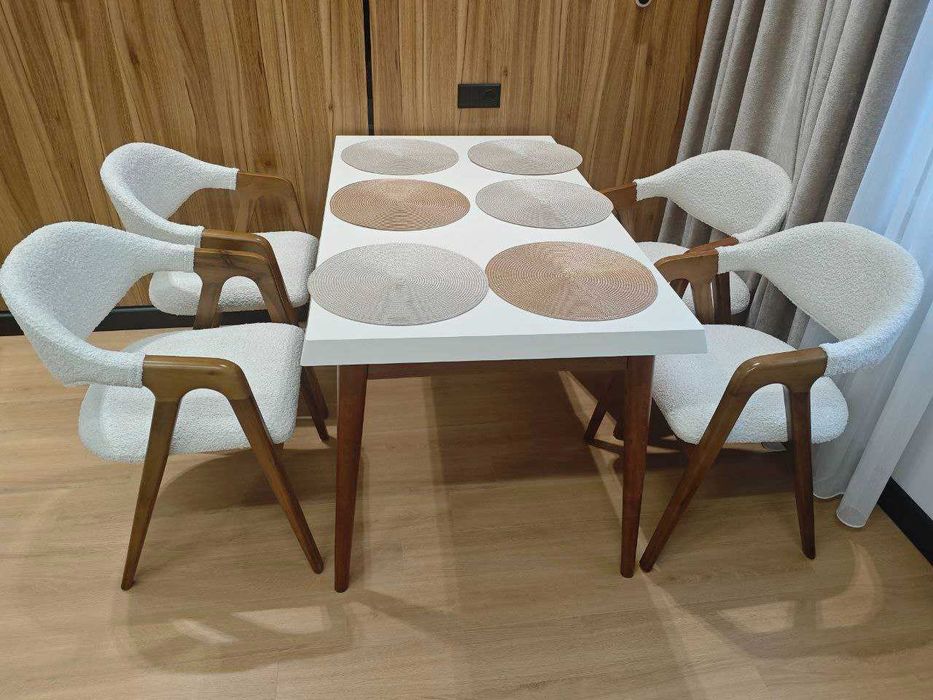 Продам обеденный стол со стульями (комплект)