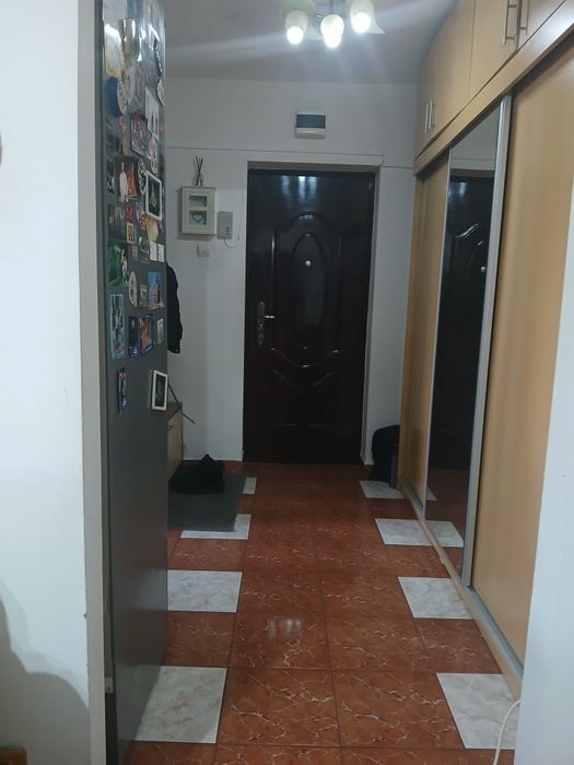 Vand apartament 2/3 camere Dristor str Rm Sărat