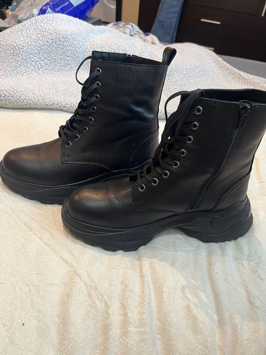 Продавам боти естествена кожа, номер 41, произведени от Matisa Bari