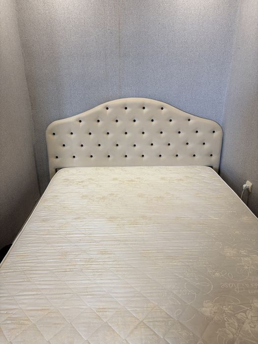 Кровать, шкаф, комод