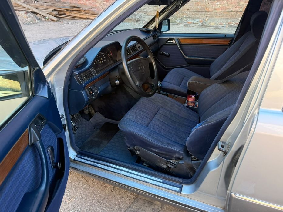 Mercedes Benz E200
