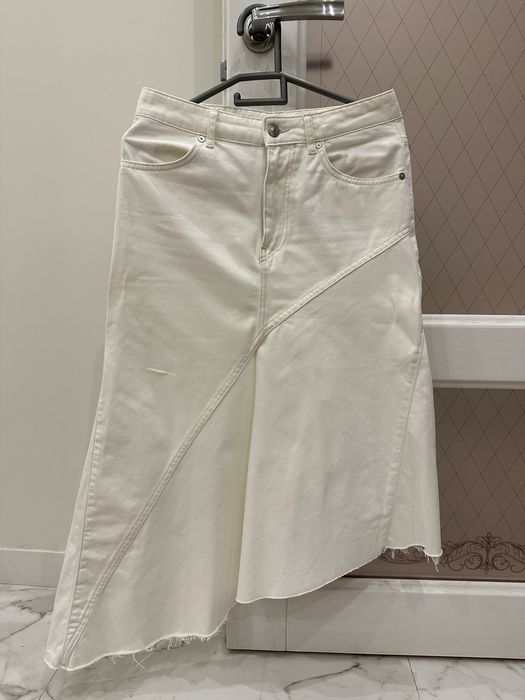 Юбка Mango джинсовая, кофта HM пушистая