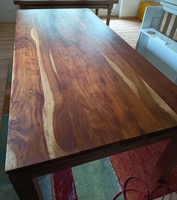 Masa din lemn masiv salcâm -acaț