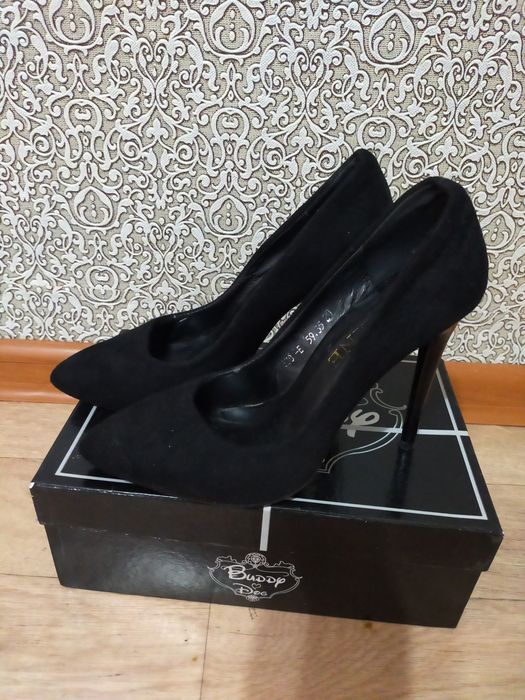 Продам туфли замшевые