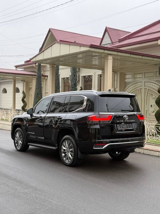 Toyota Land Cruiser 300