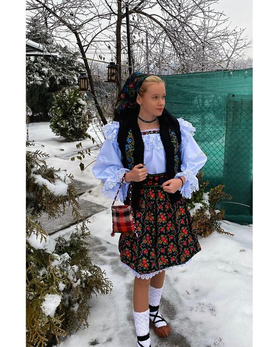 Costum popular pentru doamne și domnișoare de Maramureș