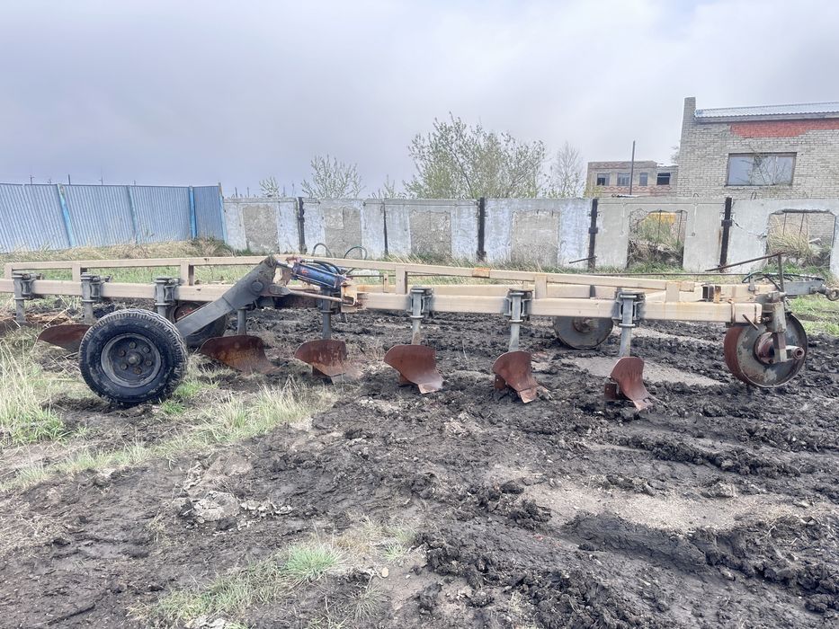 Продам плуг кировец 9ти корпусной
