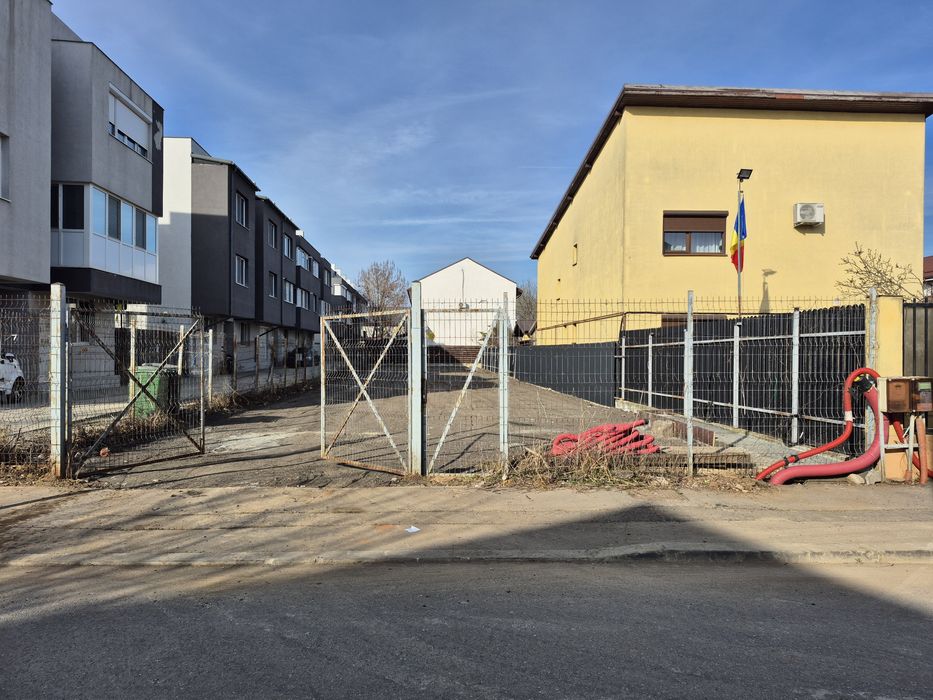 Inchiriez teren depozitare parcare