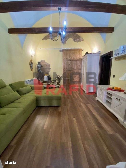 De inchiriat apartament 80 mp str. Piata Centrala vizavi de Biserica