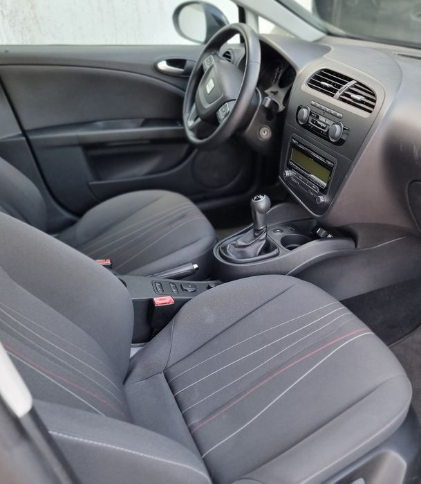 SEAT Leon 2011 — imagine 3