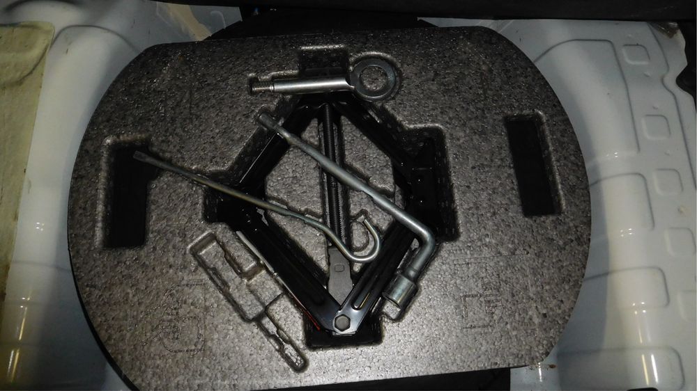 Домкрат Chevrolet Spark родной срочно сотаман