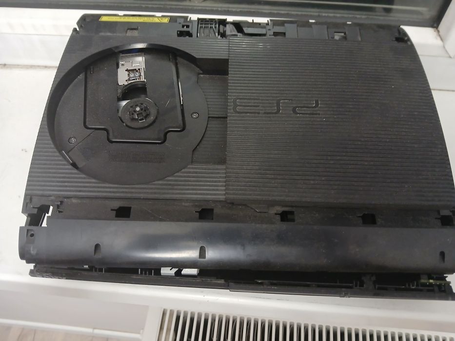 Продам пс 3 супер слим на запчасти