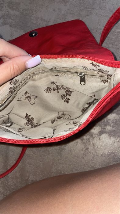 Червена чанта от естествена кожа