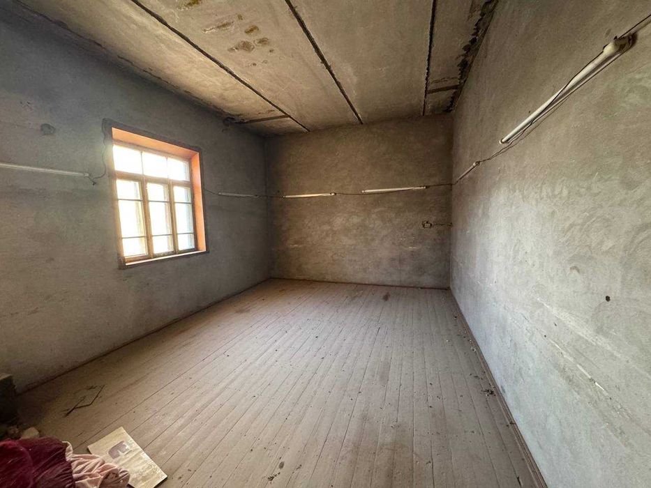 Марказда 2 қаватли бино ижарага берилади