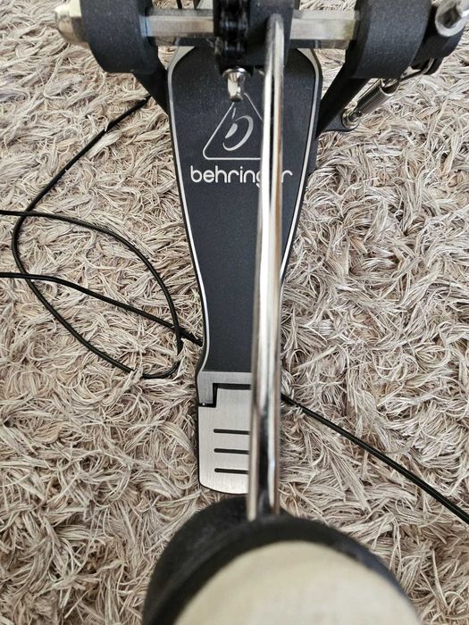 Tobe electronice Behringer