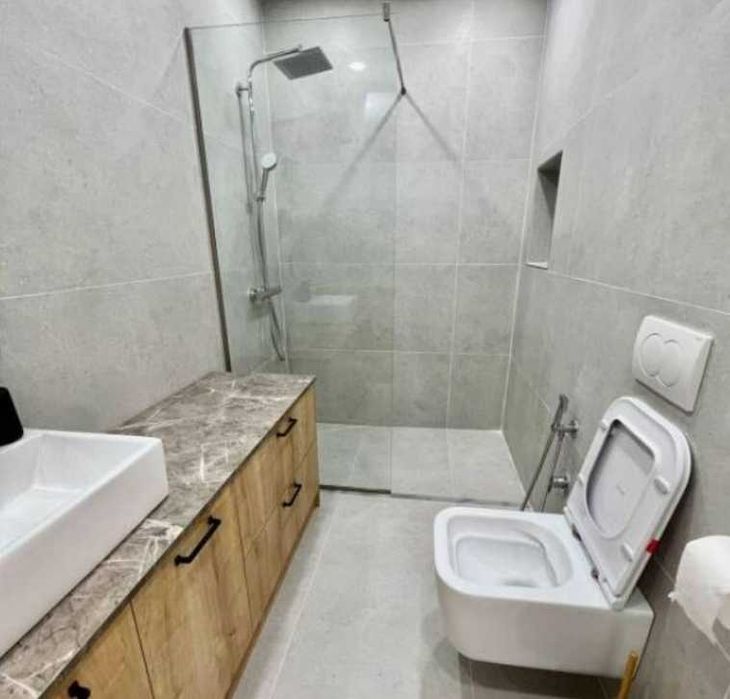 Продавам тристаен апартамент в Дружба