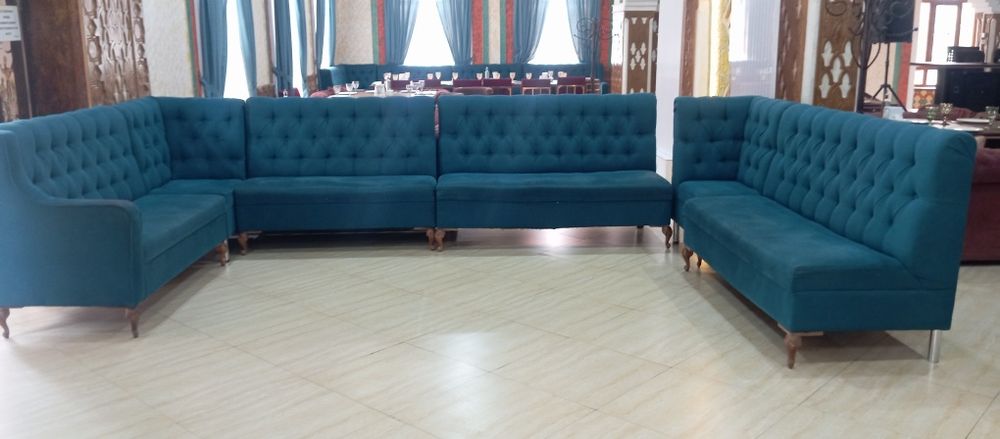 Угловые диваны для кафе