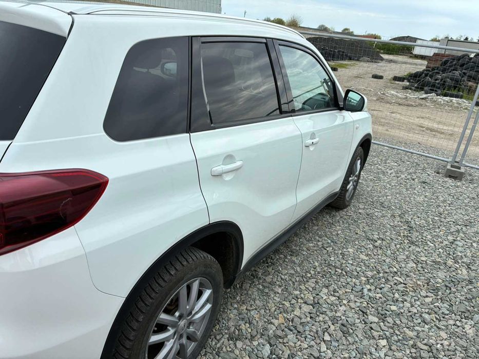 Продавам Сузуки Витара хибрид SUZUKI VITARA HIBRID