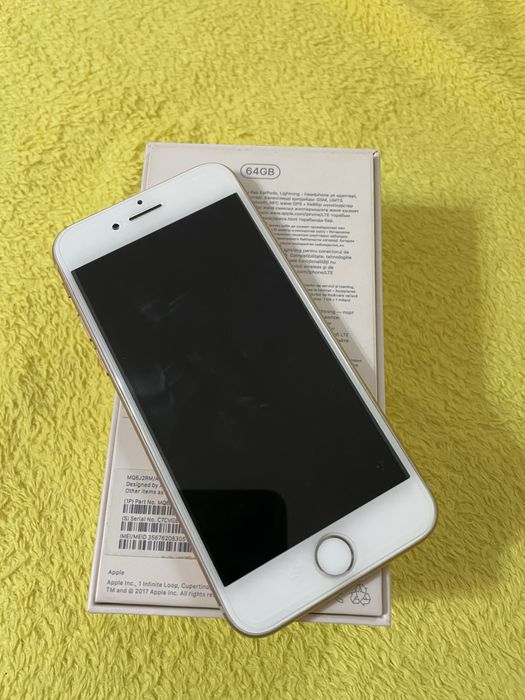 Vand Iphone 8 de 64 gb gold