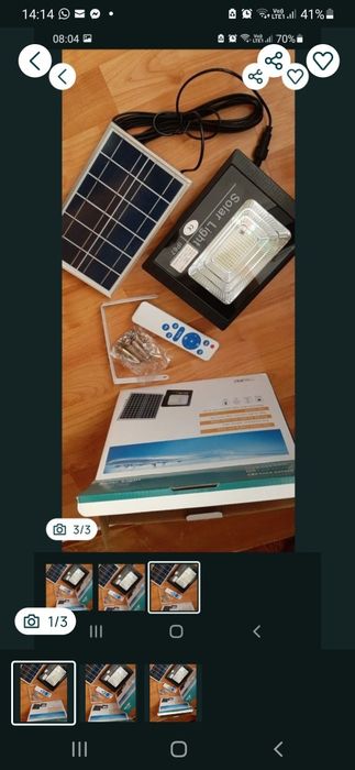 Proiector cu panou solar.