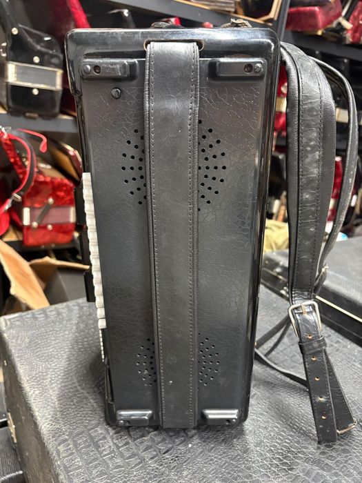 Acordeon nemtesc Weltmeister cu 60 de basi