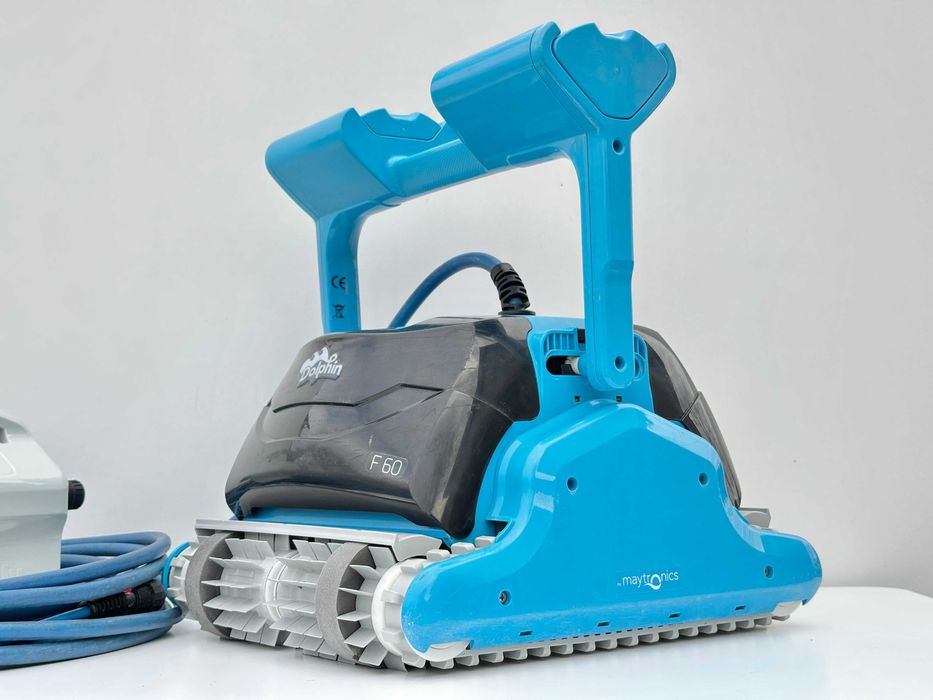 Robot curățare piscină Dolphin Maytronics F60