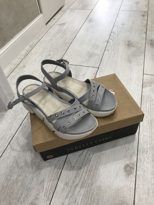 Продам сандали