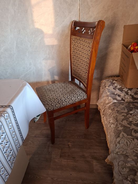 Продам стулья деревянные