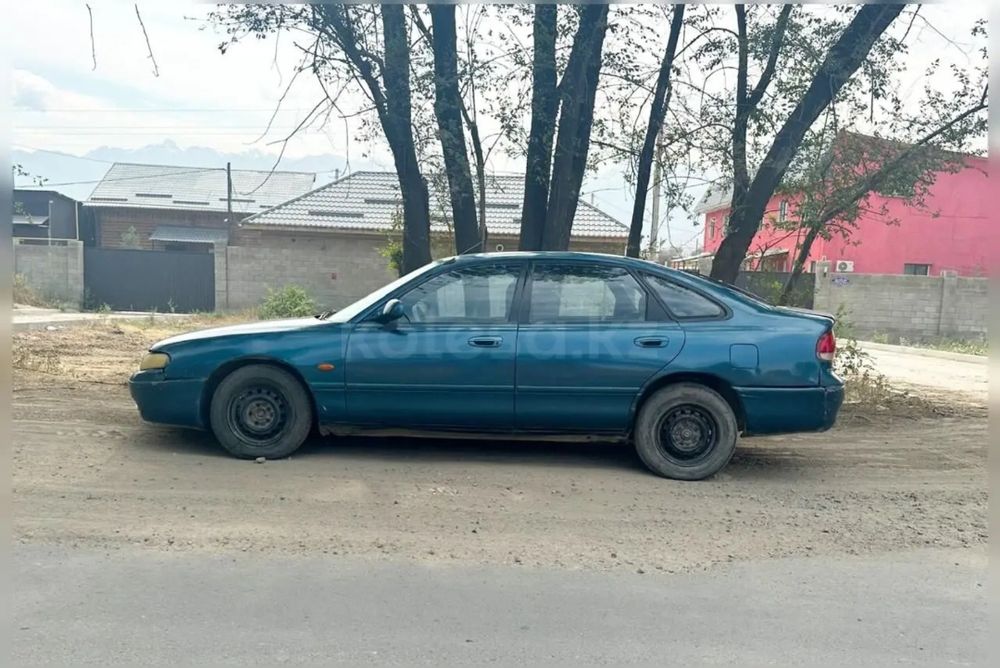 Продам Мазду Кронос 2