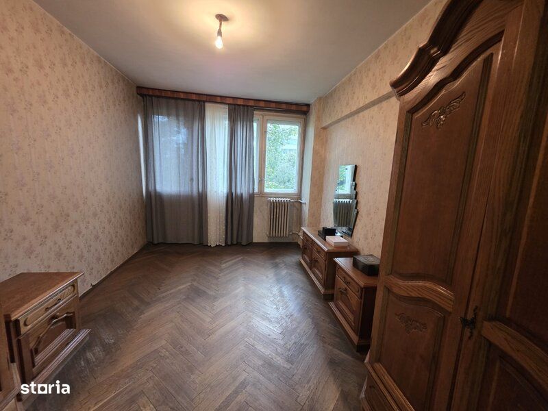Piata Muncii, 5 minute metrou, chiar pe Basarabia, stradal,
