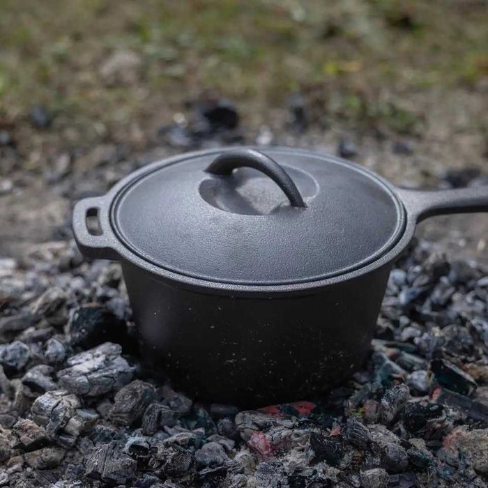 Чугунена касерола с капак