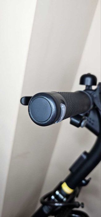 Продавам електрическа тротинетка Ninebot by Segway E2 Pro.