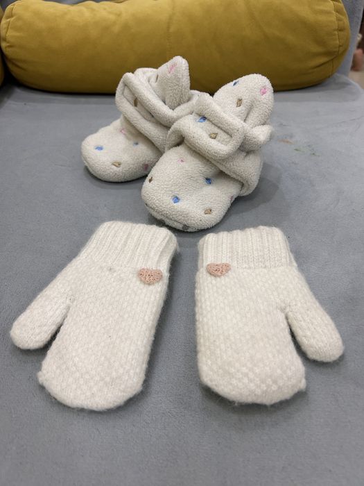 Варежки и пинетки