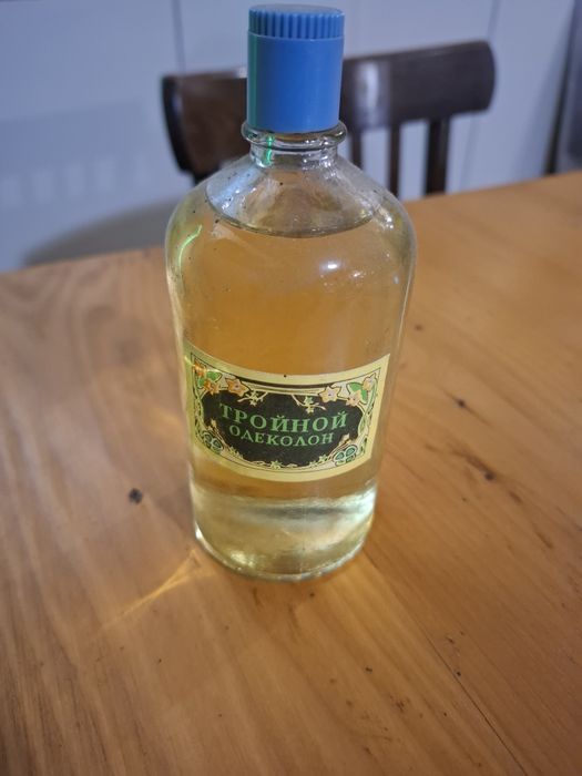 Продавам стар одеколон тройной