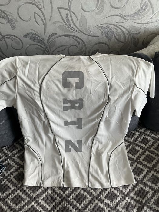 Продам новую футболку