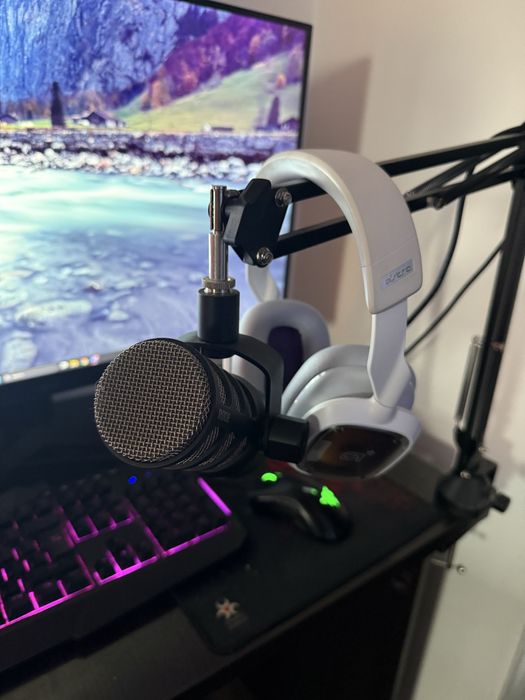 Microfon Rode PodMic + interfata audio Focusrite 4th