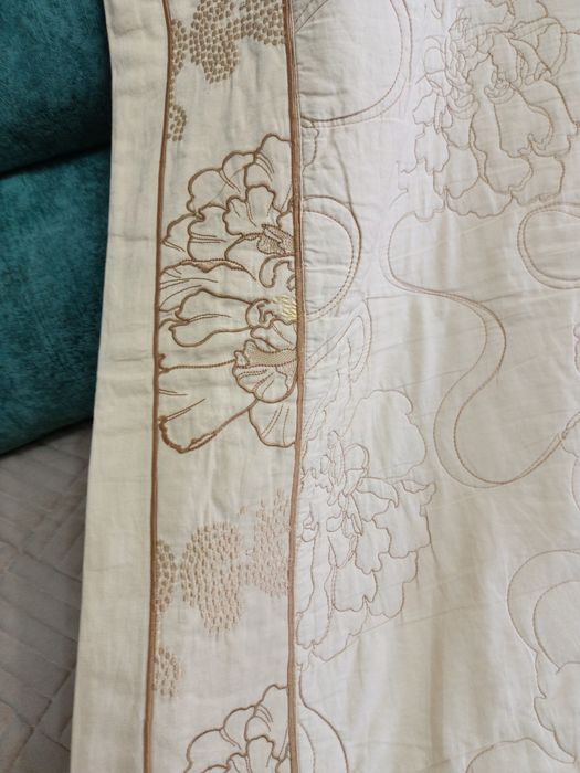 Продаете  шторы, разные.