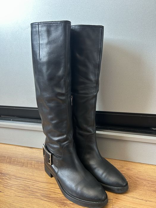 Сапоги, ботильон , кроссовки сатылады!!