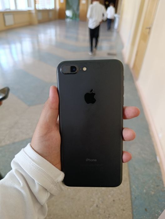 продаю айфон 7+ идеалное сос