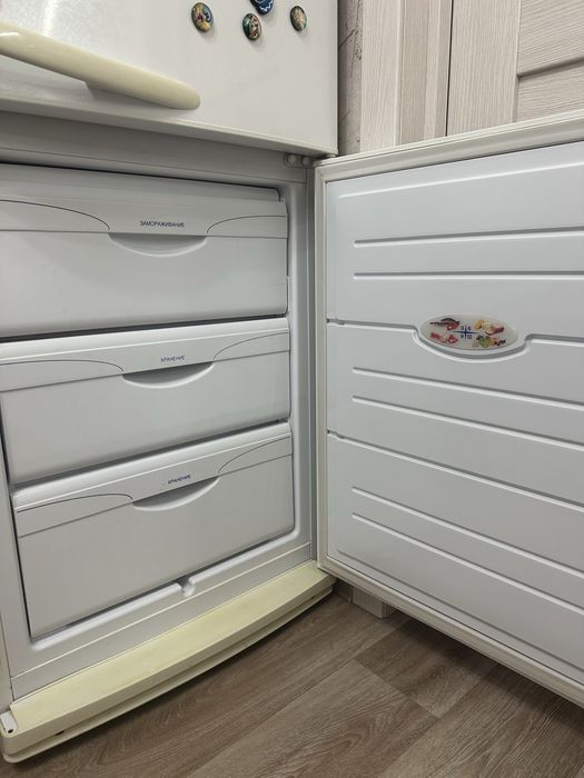 Холодильник двухкамерный