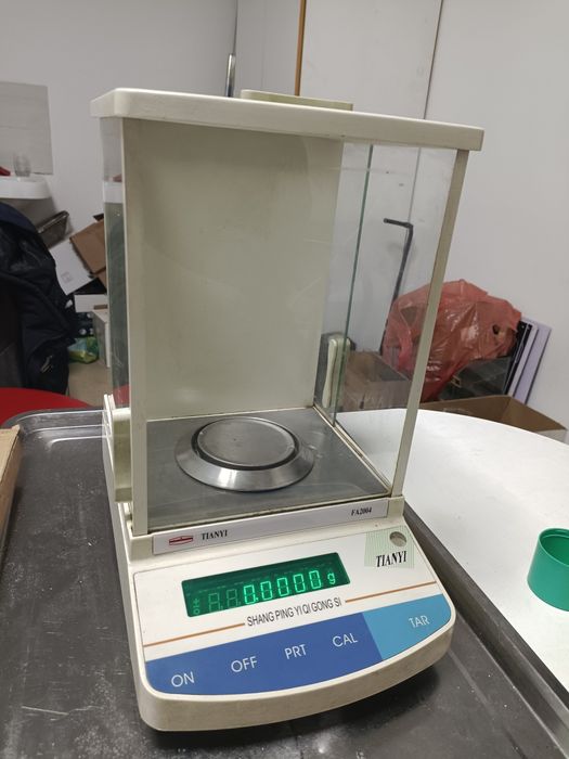 Весы лабораторные 0.001 мг.