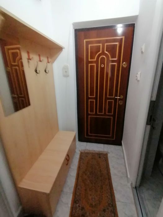 Închiriez garsoniera