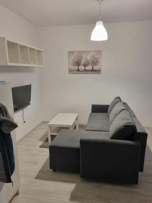 Închiriez studio nou 45mp