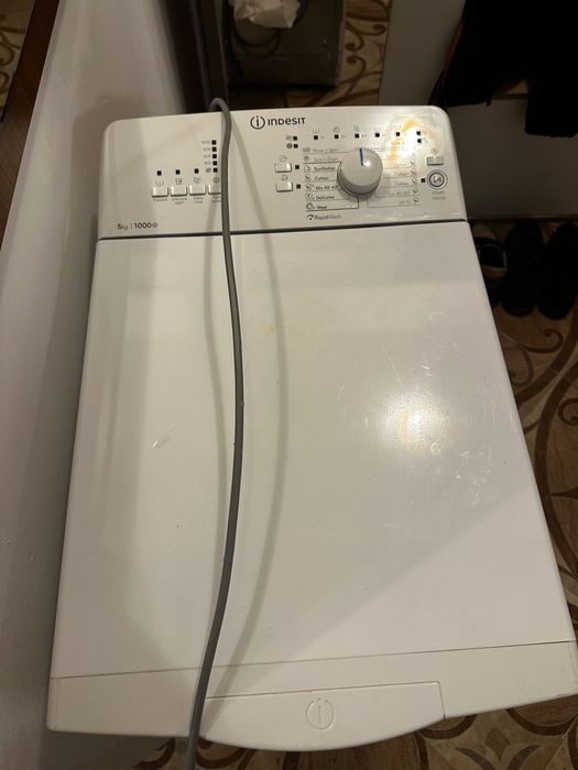 Indesit свободностояща пералня с горно зареждане: 5,0kg - BTW L50300